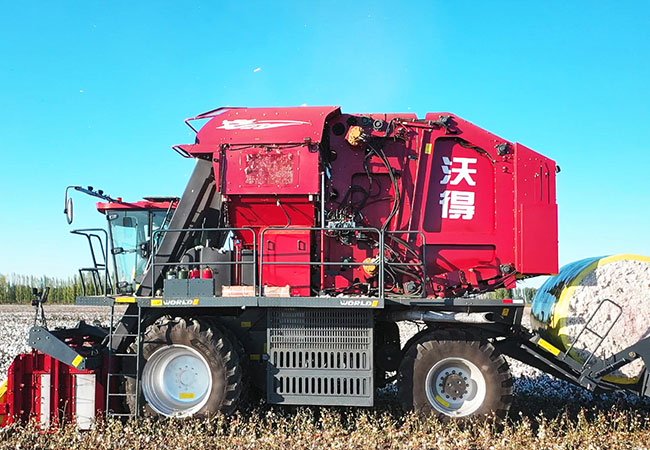 R&eacute;colteuse de coton3